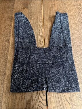 Athleta Salutation Stash Pocket Tight Leggings Black Print Size M